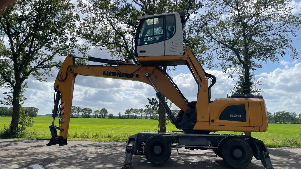 Liebherr A920 - Material Handler

Year: 2018
Hrs reading: 4700