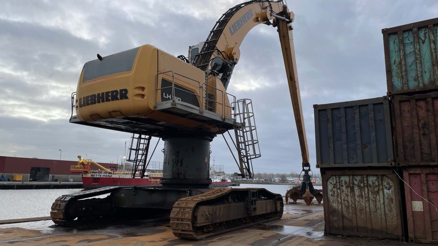 Liebherr LH150

Year of build 2015
Reading hours 16.390 (engine hours 1.000)