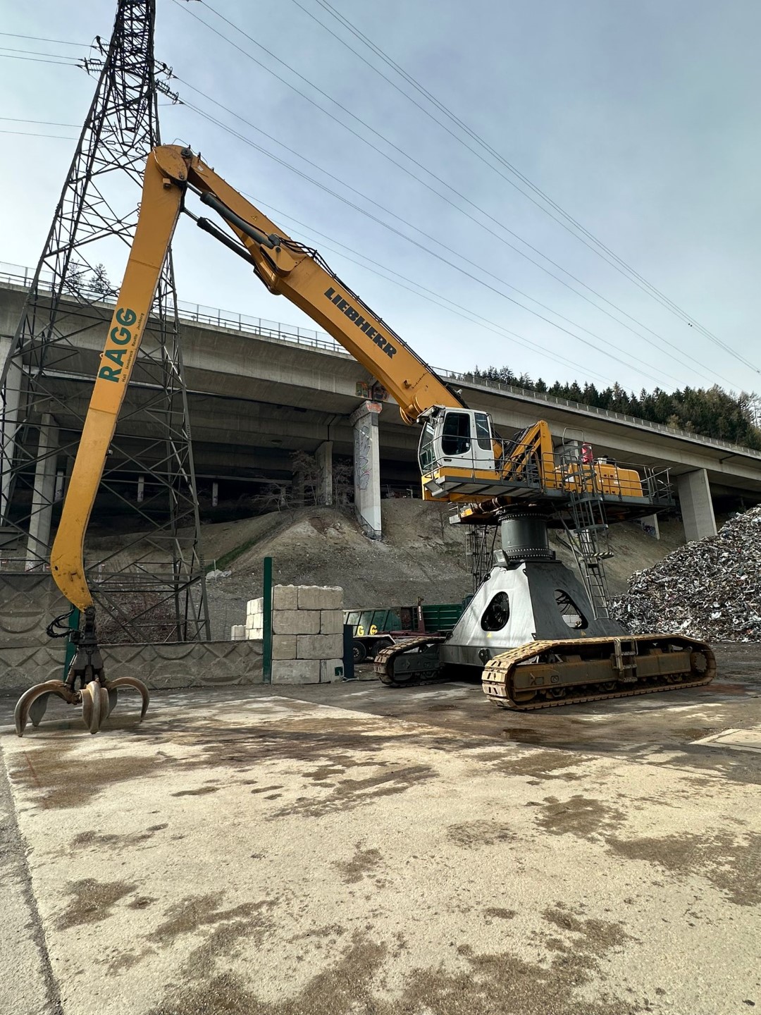 Liebherr ER 954 C

Year of build 2013
Reading hour 20.500