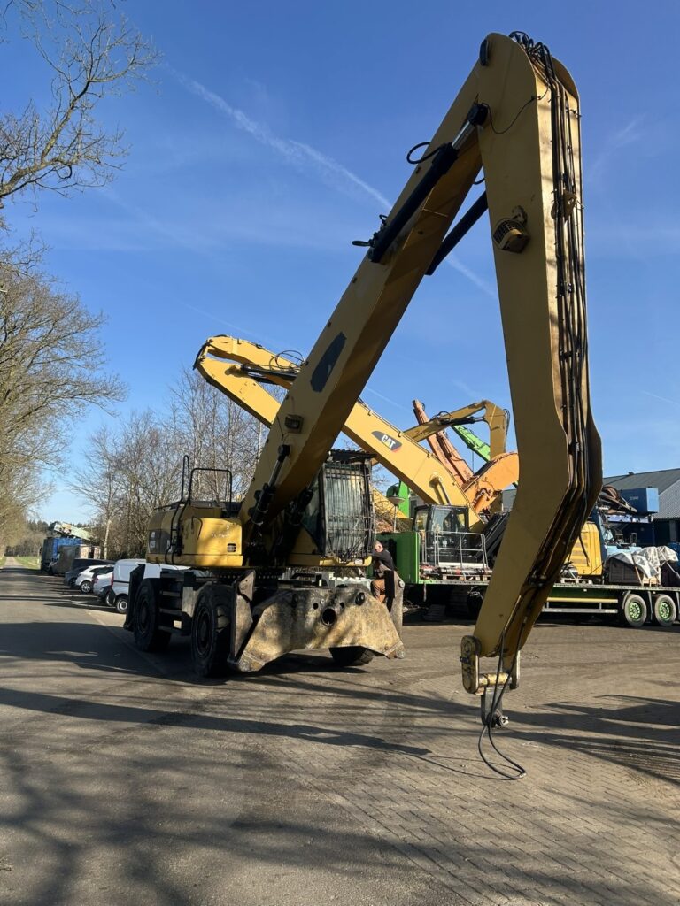 CAT-325-LMH-For-Sale-At-Jan-Kemp-BV-11-Groot