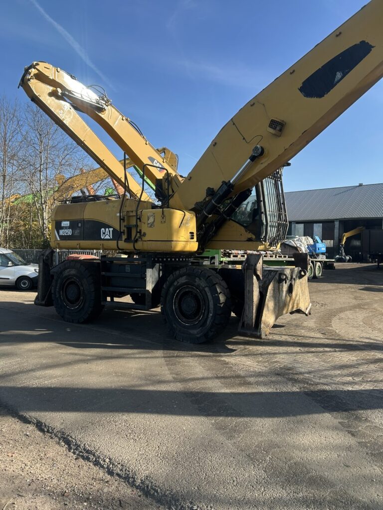 CAT-325-LMH-For-Sale-At-Jan-Kemp-BV-12-Groot
