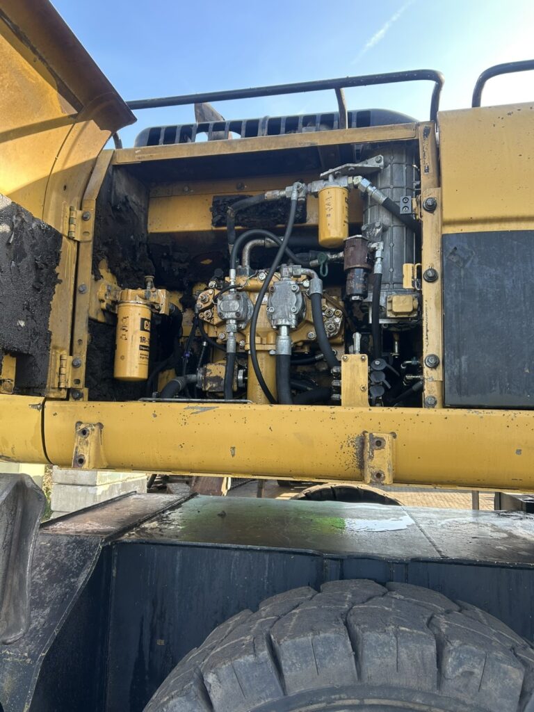 CAT-325-LMH-For-Sale-At-Jan-Kemp-BV-17-Groot