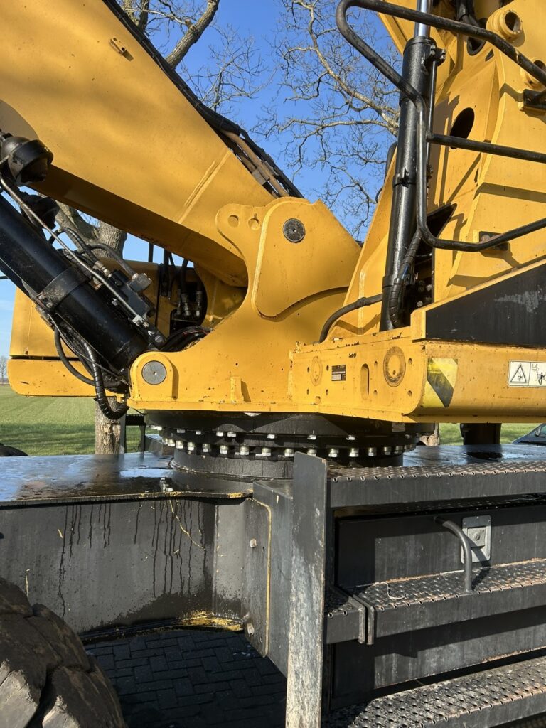 CAT-325-LMH-For-Sale-At-Jan-Kemp-BV-4-Groot