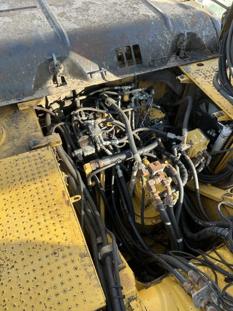 CAT-325-LMH-For-Sale-At-Jan-Kemp-BV-6-Groot