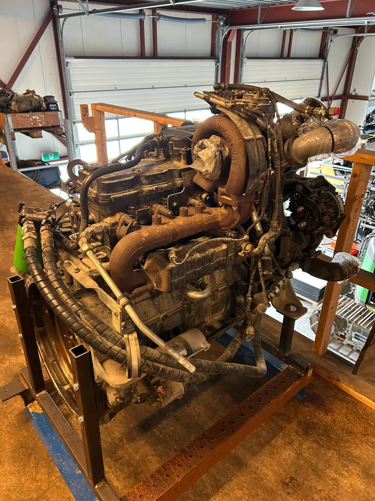 Jan_kemp_cummins_motor_zijaanzicht