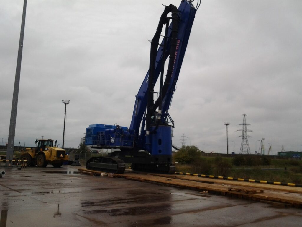 Mantsinen-100RHC-sold-by-Jan-Kemp-BV-Hitachi-ZX800-long-reach-19