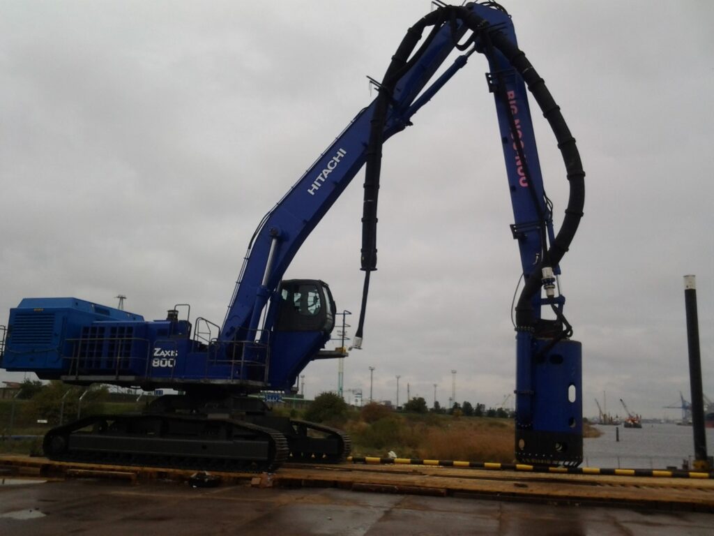 Mantsinen-100RHC-sold-by-Jan-Kemp-BV-Hitachi-ZX800-long-reach-20