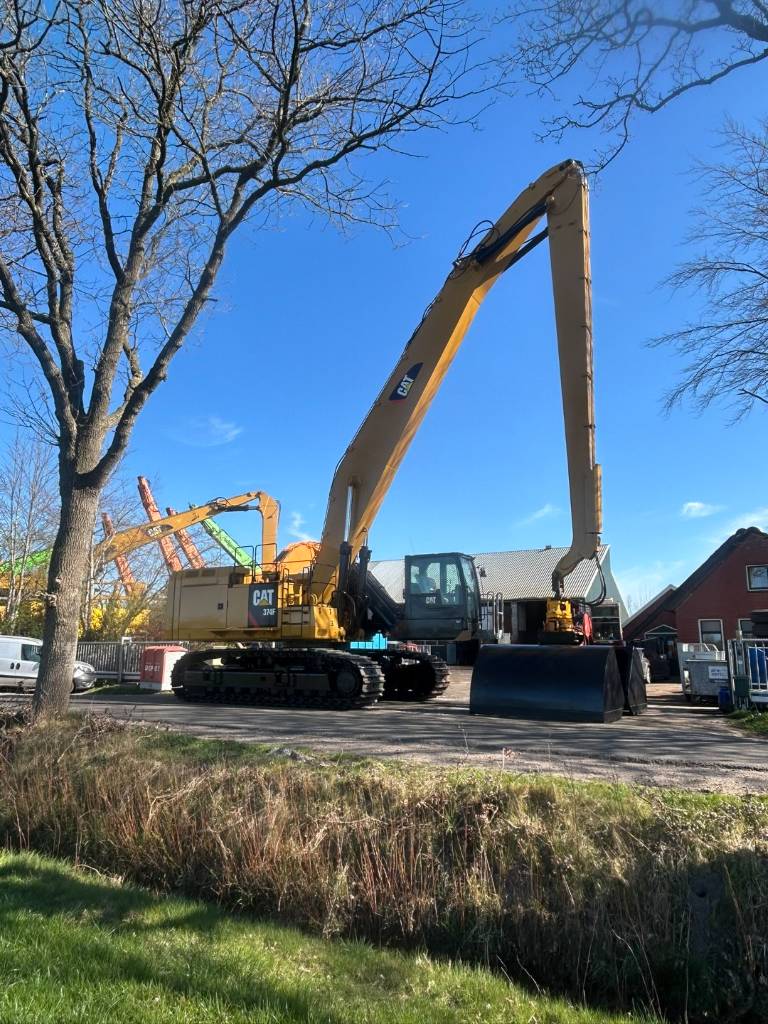 cat-374-f,5c0d98de