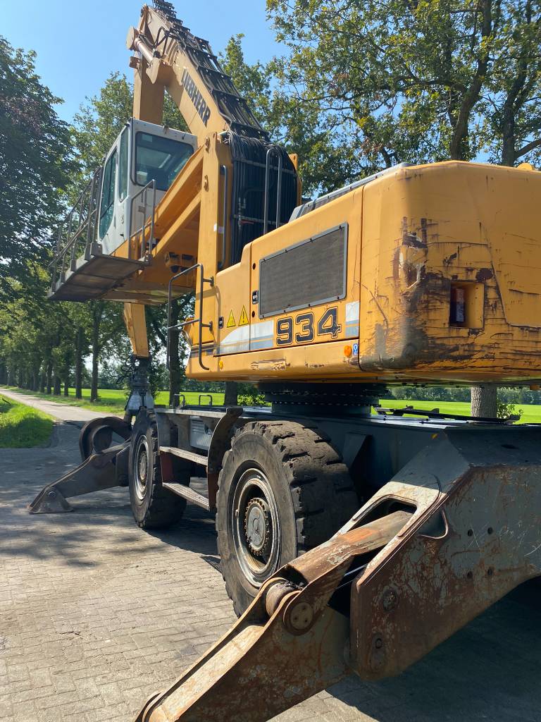 liebherr-a-934-c-hd-litronic-1